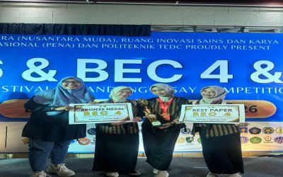 Harumkan Nama Madrasah di Bandung, Tim Murid MAN 2 Lamongan Sabet Bronze Medal dan Best Paper dalam BEC 4 2026