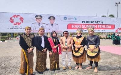 Tampil Memukau Berbalut Busana Adat, Murid MAN 2 Lamongan Jadi Duta Bhinneka Tunggal Ika di Upacara Sumpah Pemuda ke-98 Tingkat Kabupaten