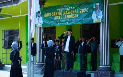 Khidmat dan Spektakuler, MAN 2 Lamongan Gelar Upacara Hari Santri Nasional 2026 Sekaligus Rangkaian Dies Natalis ke-33